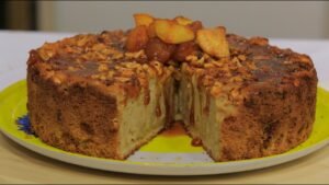طريقة عمل كيكة التفاح بالقرفة والجوز